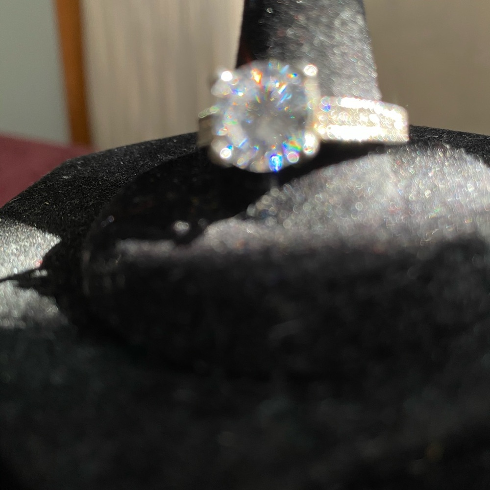 BEAUTIFUL BELLA LUCE RING - Picture 10 of 10